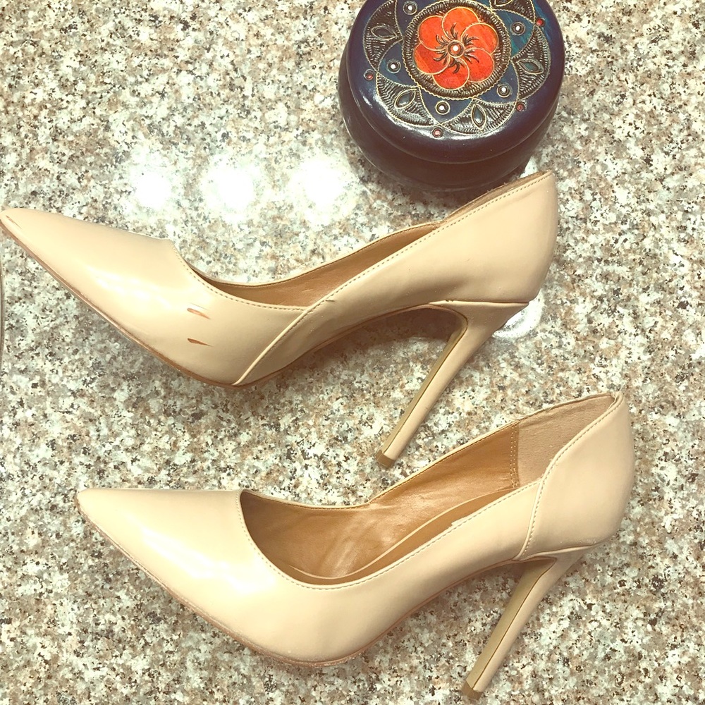 Steve Madden Size 10 patten nude pumps
